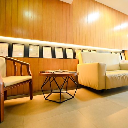 Blue Harbor Hotel Calapan Exterior foto