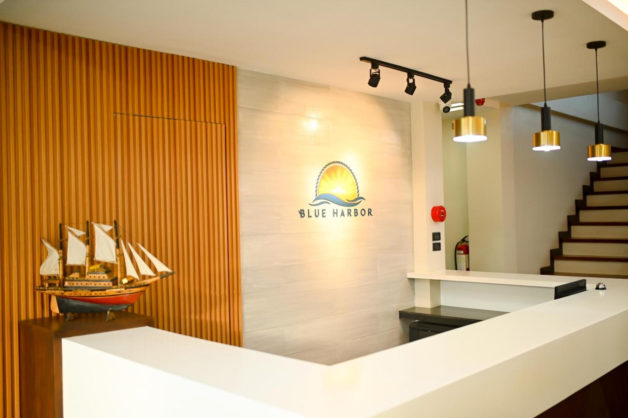 Blue Harbor Hotel Calapan Exterior foto