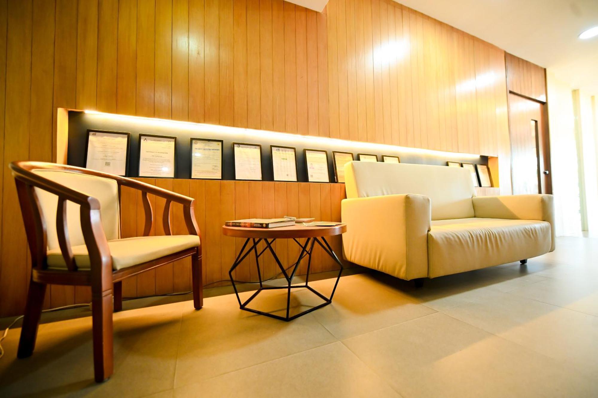 Blue Harbor Hotel Calapan Exterior foto
