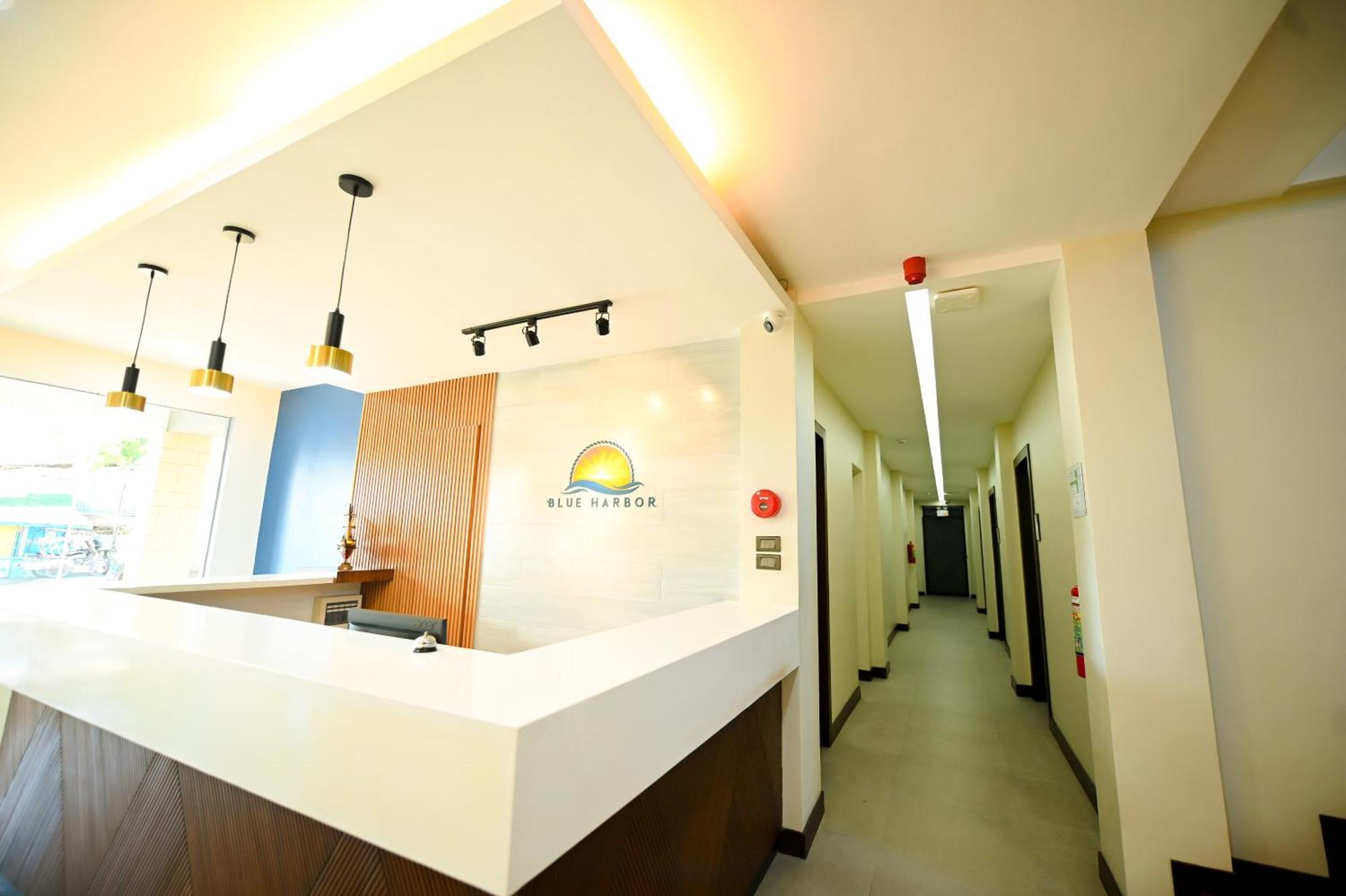 Blue Harbor Hotel Calapan Exterior foto