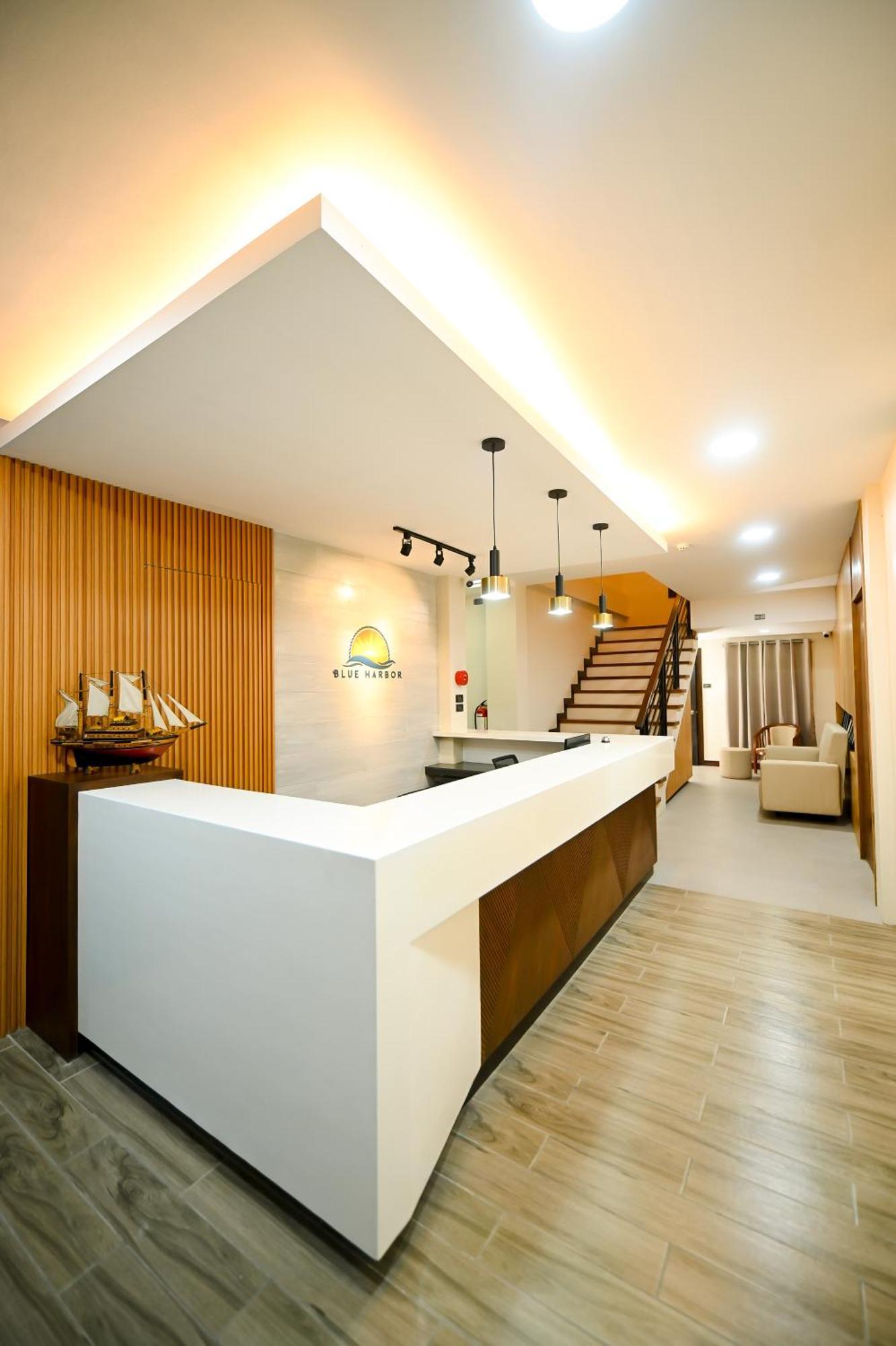 Blue Harbor Hotel Calapan Exterior foto