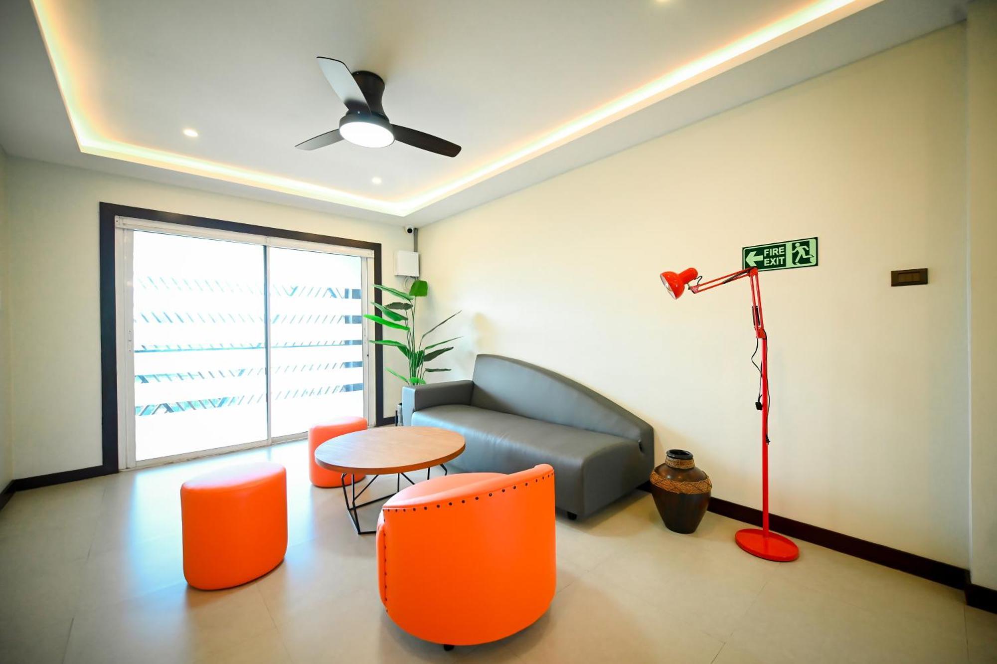 Blue Harbor Hotel Calapan Exterior foto