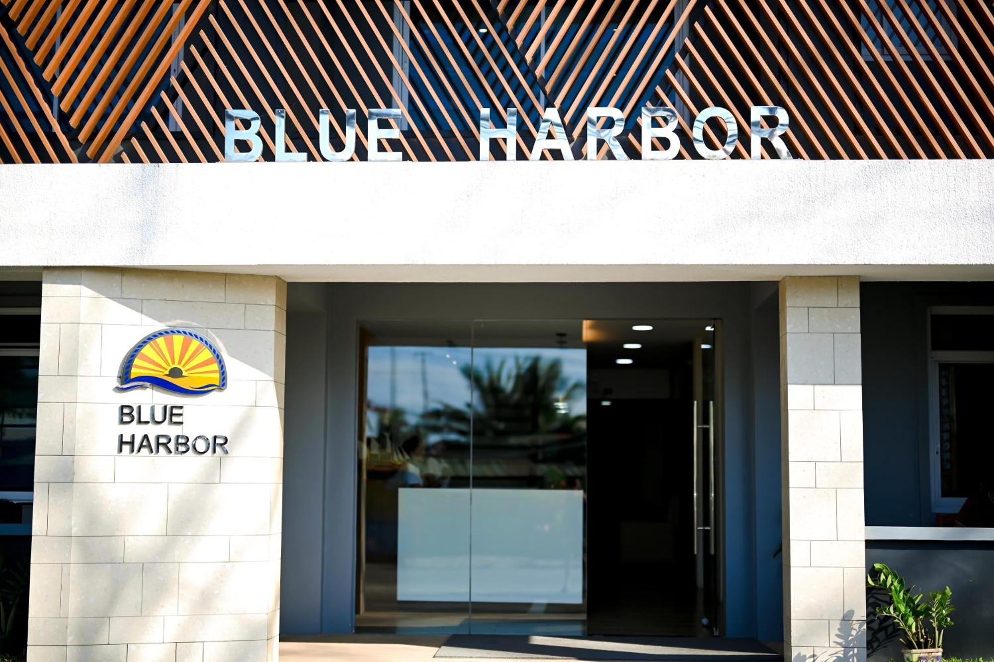 Blue Harbor Hotel Calapan Exterior foto